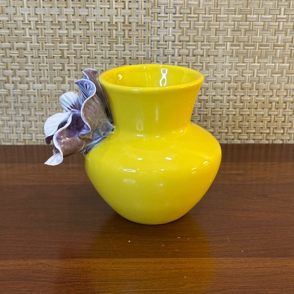 🌟4xHP🌟VTG 2000s Anthropologie 3D Bluish-Purple Orchid Small Yellow Bud Vase - Picture 2 of 9